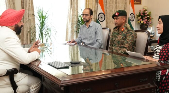 Uttarakhand:-गोल्डन की आशा स्कूल प्रबंधन कमेटी के उपाध्यक्ष कर्नल योगेश उपाध्याय और प्रधानाचार्या सामरा मिर्जा ने राज्यपाल गुरमीत सिंह से की शिष्टाचार भेंट