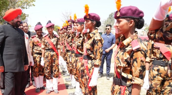 Haridwar:-राष्ट्रीय सैनिक संस्था की हरिद्वार इकाई एवं अखण्ड हिन्द फौज द्वारा आयोजित कार्यक्रम में शामिल हुए राज्यपाल लेफ्टिनेंट जनरल गुरमीत सिंह,अखण्ड हिन्द फौज के छात्र-छात्राओं द्वारा परेड एवं झांकी का किया गया प्रदर्शन