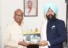 UTTARAKHAND:-उत्तराखण्ड संस्कृत विश्वविद्यालय के कुलपति प्रो.दिनेश चन्द्र शास्त्री ने राज्यपाल गुरमीत सिंह से की भेंट,‘वन यूनिवर्सिटी-वन रिसर्च’के अंतर्गत किए गए शोध कार्य की पुस्तक की भेंट