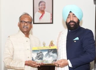UTTARAKHAND:-उत्तराखण्ड संस्कृत विश्वविद्यालय के कुलपति प्रो.दिनेश चन्द्र शास्त्री ने राज्यपाल गुरमीत सिंह से की भेंट,‘वन यूनिवर्सिटी-वन रिसर्च’के अंतर्गत किए गए शोध कार्य की पुस्तक की भेंट