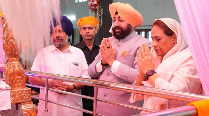 Dehradun:-राज्यपाल लेफ्टिनेंट जनरल गुरमीत सिंह ने बैसाखी पर्व पर डोईवाला स्थित श्री गुरु सिंघा सभा गुरुद्वारा में श्रद्धापूर्वक माथा टेक की प्रदेशवासियों की सुख-समृद्धि की प्रार्थना