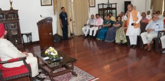Dehradun:-राज्यपाल गुरमीत सिंह से विभिन्न विभागों में नियुक्त दायित्वधारियों ने राजभवन में की शिष्टाचार भेंट,राज्यपाल ने दी नवीन दायित्वों के लिए बधाई और शुभकामनाएँ