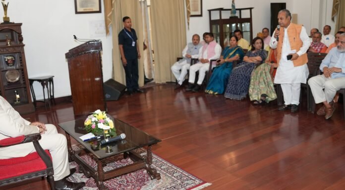 Dehradun:-राज्यपाल गुरमीत सिंह से विभिन्न विभागों में नियुक्त दायित्वधारियों ने राजभवन में की शिष्टाचार भेंट,राज्यपाल ने दी नवीन दायित्वों के लिए बधाई और शुभकामनाएँ