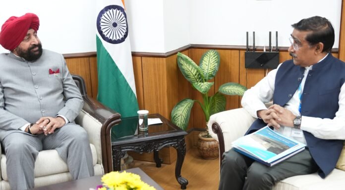 Dehradun:-भारतीय सुदूर संवेदन संस्थान इंडियन इंस्टीट्यूट ऑफ रिमोट सेंसिंग के निदेशक डॉ.राघवेन्द्र प्रताप सिंह ने राज्यपाल गुरमीत सिंह से की शिष्टाचार भेंट