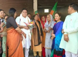 Uttarakhand:-भाजपा का ‘गांव से बस्ती चलो’अभियान,प्रदेश अध्यक्ष महेंद्र भट्ट के नेतृत्व में कार्यकर्ता पहुंचे रहे है घर-घर,सरकारी एवं सार्वजनिक स्थानों पर स्वच्छता अभियान,जनजागरुकता और यात्रा कार्यक्रम आयोजित