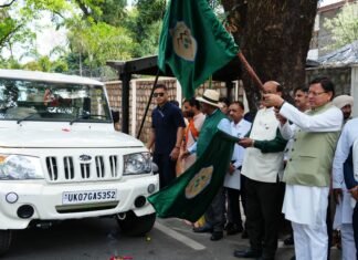 Uttarakhand:-वन एवं वन्य जीव सुरक्षा के लिए वन विभाग द्वारा कैंपा योजना से खरीदे गए 23 बोलेरो कैम्पर वाहनों को सीएम धामी ने हरी झंडी दिखाकर किया रवाना