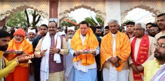 Haridwar:-सर्वानंद घाट में आयोजित गंगा पूजन में शामिल हुए लोकसभा अध्यक्ष ओम बिरला एवं सीएम धामी,नवनिर्मित माता कृष्णा उद्यान का किया शुभारम्भ,सीएम धामी ने कहा-हम देवभूमि उत्तराखंड के सांस्कृतिक मूल्यों और डेमोग्राफी को संरक्षित रखने हेतु संकल्पबद्ध