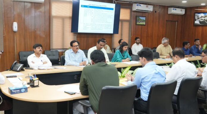 Uttarakhand:-मुख्य सचिव ने की प्रधानमंत्री आयुष्मान भारत स्वास्थ्य अवसंरचना मिशन और प्रधानमंत्री विश्वकर्मा योजना की समीक्षा,अधिकारियों को दिए योनाओं से संबंधी विशेष निर्देश