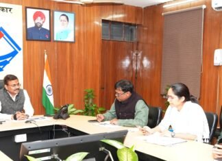 Uttarakhand:-मुख्य सचिव आनन्द बर्द्धन ने राज्य में रेल सुविधाओं के विकास के सम्बन्ध में ली बैठक,देहरादून सहित सभी रेलवे स्टेशनों के अपग्रेडेशन की स्थिति स्पष्ट करने निर्देश