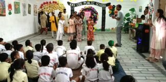 Dehradun:-रंगमंच विभाग दून विश्वविद्यालय द्वारा के.सी.पब्लिक स्कूल गोविंदगढ़ में आयोजित 15 दिवसीय रंगमंच कार्यशाला का समापन,प्रोफेसर सुरेखा डंगवाल ने कहा-समाज में महत्वपूर्ण भूमिका निभा रहा है रंगमंच विभाग