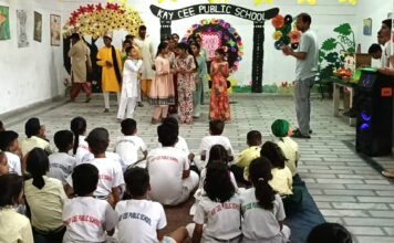 Dehradun:-रंगमंच विभाग दून विश्वविद्यालय द्वारा के.सी.पब्लिक स्कूल गोविंदगढ़ में आयोजित 15 दिवसीय रंगमंच कार्यशाला का समापन,प्रोफेसर सुरेखा डंगवाल ने कहा-समाज में महत्वपूर्ण भूमिका निभा रहा है रंगमंच विभाग