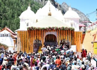 Chardham Yatra 2025:-गंगोत्री और यमुनोत्री धाम के कपाट श्रद्धालुओं के लिए खुले,पीएम मोदी के नाम से दोनों धामों में की गई पहली पूजा,कपाटोद्घाटन के अवसर पर सीएम धामी ने की विशेष पूजा-अर्चना