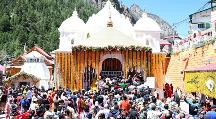 Chardham Yatra 2025:-गंगोत्री और यमुनोत्री धाम के कपाट श्रद्धालुओं के लिए खुले,पीएम मोदी के नाम से दोनों धामों में की गई पहली पूजा,कपाटोद्घाटन के अवसर पर सीएम धामी ने की विशेष पूजा-अर्चना