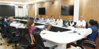 Uttarakhand:-मुख्य सचिव आनन्द बर्द्धन की अध्यक्षता में हुई सचिव समिति की बैठक,मुख्य सचिव ने किया सभी विभागों में बायोमैट्रिक को अनिवार्य