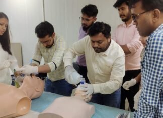 Chardham Yatra 2025:-सुगम और सुरक्षित चारधाम यात्रा के लिए स्वास्थ्य विभाग की तैयारी तेज,हाई एल्टीट्यूट में सेवा के लिए डाक्टर्स और मेडिकल स्टाफ को दी जा रही है विशेष ट्रेनिंग