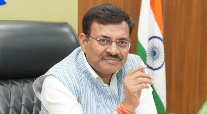 Dehradun:-उत्तराखंड में 01 मई से विभागों में अनिवार्य रूप से होगी बायोमैट्रिक उपस्थिति मुख्य सचिव आनन्द बर्द्धन ने अधिकारियों को दिए निर्देश