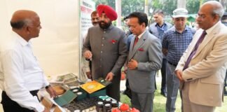 Dehradun:-राजभवन में आयोजित हुआ विश्व मधुमक्खी दिवस,राज्यपाल गुरमीत सिंह ने शहद उत्पादों की प्रदर्शनी का अवलोकन कर प्रगतिशील मौन पालकों को किया सम्मानित