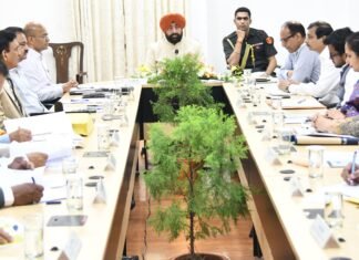 Dehradun:-राज्यपाल गुरमीत सिंह ने की स्ववित्तपोषित विश्वविद्यालयों के कुलपतियों के साथ बैठक कहा-स्वयं सहायता समूह पलायन रोकने हेतु शोध एवं अनुसंधान के माध्यम से करें सहयोग