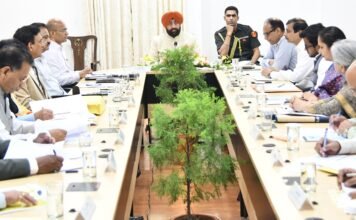 Dehradun:-राज्यपाल गुरमीत सिंह ने की स्ववित्तपोषित विश्वविद्यालयों के कुलपतियों के साथ बैठक कहा-स्वयं सहायता समूह पलायन रोकने हेतु शोध एवं अनुसंधान के माध्यम से करें सहयोग