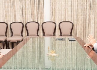 Dehradun:-डीजीपी दीपम सेठ ने राज्यपाल से की शिष्टाचार भेंट,राज्य के सुरक्षा प्रबंधन से जुड़े अनेक महत्वपूर्ण विषयों पर हुई चर्चा