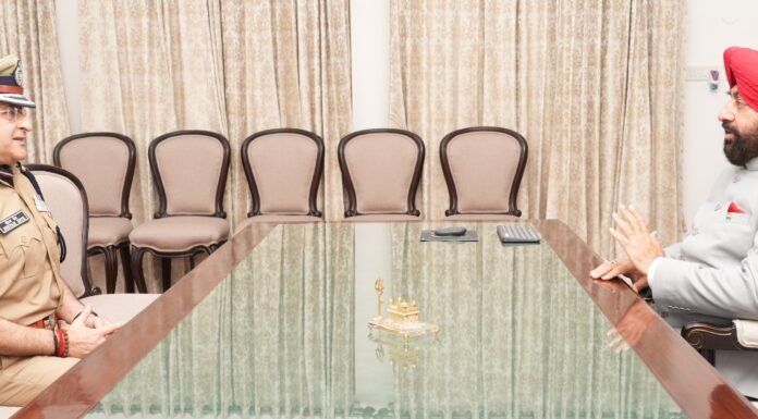 Dehradun:-डीजीपी दीपम सेठ ने राज्यपाल से की शिष्टाचार भेंट,राज्य के सुरक्षा प्रबंधन से जुड़े अनेक महत्वपूर्ण विषयों पर हुई चर्चा