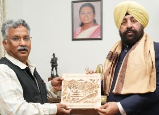 Dehradun:-उत्तराखण्ड राज्य विज्ञान एवं प्रौद्योगिकी परिषद के महानिदेशक प्रो.दुर्गेश पंत ने राज्यपाल गुरमीत सिंह से की शिष्टाचार भेंट