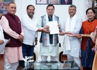 Dehradun:-मेयर सौरभ थपलियाल सहित हरिद्वार मेयर एवं विभिन्न नगर पालिका अध्यक्षों ने सीएम धामी से की मुलाक़ात