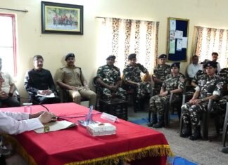 Champawat:-बनबसा सीमा चौकी पर एस.एस.बी.के अधिकारियों और जवानों से सीएम धामी ने की मुलाकात कहा-सीमाओं की सुरक्षा में तैनात हमारे जवान देश की शान