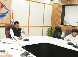 Dehradun:-मुख्य सचिव आनंद बर्धन की अध्यक्षता में आयोजिति हुई गैर प्रकाष्ठ वन उपज का विकास तथा हर्बल एवं एरोमा टूरिज्म प्रोजेक्ट के संबंध में समीक्षा बैठक