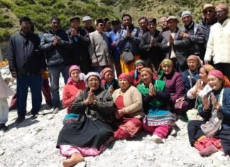 Chamoli:-माणा गांव में शुरू हुआ पुष्कर कुंभ,दक्षिण भारत के श्रद्धालुओं ने लगाई आस्था की डुबकी,12वर्षों बाद माणा गांव के केशव प्रयाग में पुष्कर कुंभ का हो रहा आयोजन