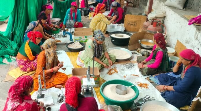 Kedarnath yatra 2025:-केदारनाथ यात्रा से महिला समूहों को मिल रहा कारोबार,प्रसाद,सोवेनियर,स्थानीय उत्पाद के स्टॉल से लेकर होमस्टे का कारोबार