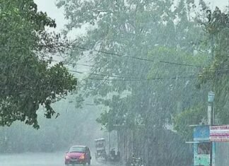 Uttarakhand Weather:-उत्तराखंड में भारी बारिश का दौर जारी,एक्शन में आपदा प्रबंधन विभाग,अधिक बारिश होने पर यात्रियों को सुरक्षित स्थानों पर रोकने के निर्देश
