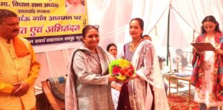 Pauri Garhwal:-विधानसभा अध्यक्ष ऋतु खण्डूड़ी ने प्रगति ग्राम संगठन स्वयं सहायता समूह के उत्पादों का किया निरीक्षण,स्वयं सहायता समूहों को बाजार में उचित दुकानें उपलब्ध करवाने के दिए निर्देश