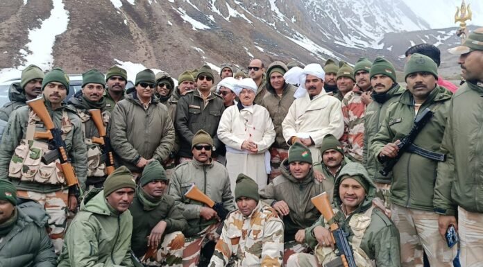 Pithoragarh:-केंद्रीय स्वास्थ्य मंत्री जेपी नड्डा ने पिथौरागढ़ में ली वाइब्रेंट विलेज योजना के कार्यों की जानकारी,जवानों से की भेंट