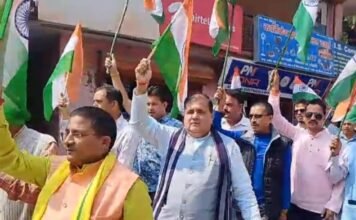 Chamoli:-पोखरी में आयोजित तिरंगा शौर्य सम्मान यात्रा में शामिल हुए राज्यसभा सांसद महेंद्र भट्ट कहा-तिरंगा यात्रा को लेकर उत्तराखंड में जबरदस्त उत्साह