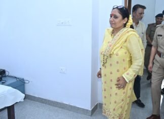 Kotdwar:-विधानसभा अध्यक्ष ऋतु खण्डूड़ी भूषण ने कौड़िया चेक पोस्ट पर बहुउद्देशीय भवन के जीर्णोद्धार कार्य का किया लोकार्पण