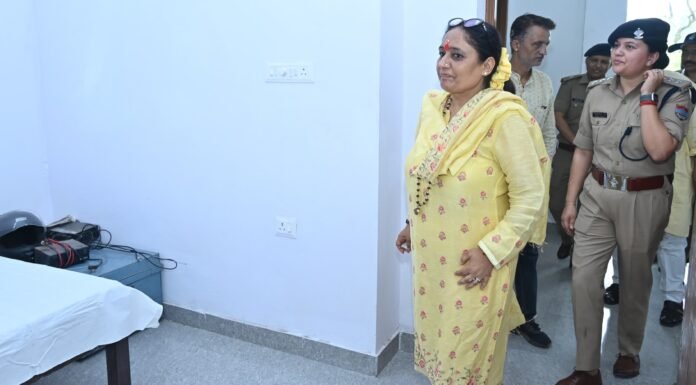 Kotdwar:-विधानसभा अध्यक्ष ऋतु खण्डूड़ी भूषण ने कौड़िया चेक पोस्ट पर बहुउद्देशीय भवन के जीर्णोद्धार कार्य का किया लोकार्पण