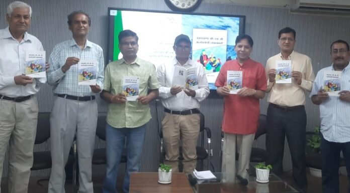 Dehradun:-दून पुस्तकालय एवं शोध केंद्र देहरादून के तत्वावधान में हुआ डॉ.उमेश चमोला की पुस्तक ‘उत्तराखंड की एक सौ बालोपयोगी लोककथाएँ’का लोकार्पण