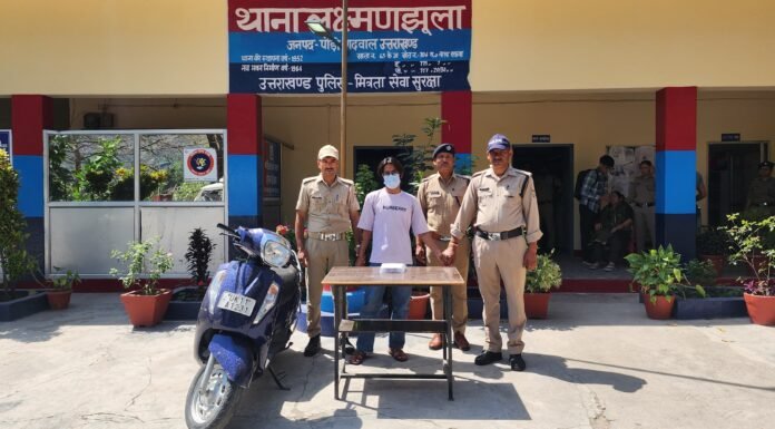 Pauri Garhwal:-पौड़ी पुलिस की बड़ी कर्रवाई अवैध चरस के साथ ड्रग्स तस्कर को किया गिरफ्तार