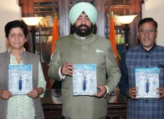 UTTARAKHAND:-राज्यपाल गुरमीत सिंह ने किया कुमाऊँ विश्वविद्यालय की दो महत्वपूर्ण पुस्तकों का विमोचन