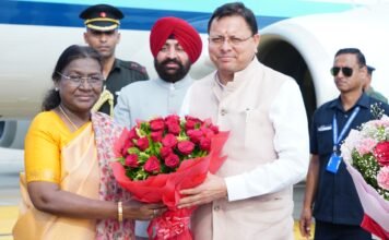 Uttarakhand:-तीन दिवसीय दौरे पर देहरादून पहुंचीं राष्ट्रपति द्रौपदी मुर्मु,जौलीग्रांट एयरपोर्ट में राज्यपाल गुरमीत सिंह एवं सीएम धामी ने किया स्वागत एवं अभिनंदन