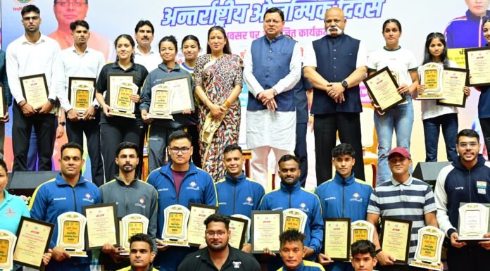 Dehradun:-अंतरराष्ट्रीय ओलंपिक दिवस के अवसर पर परेड ग्राउंड में आयोजित कार्यक्रम में शामिल हुए सीएम धामी-अन्तरराष्ट्रीय और राष्ट्रीय स्तर पर पदक जीतने वाले खिलाड़ियों को किया सम्मानित