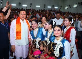 Haridwar:-ऋषिकुल आयुर्वेदिक कॉलेज ऑडिटोरियम में भारतीय मजदूर संघ उत्तराखंड द्वारा आयोजित युवा कार्यकर्ता सम्मेलन एवं संघ के स्वर्णिम सत्तर वर्षों का समापन समारोह कार्यक्रम में शामिल हुए सीएम धामी