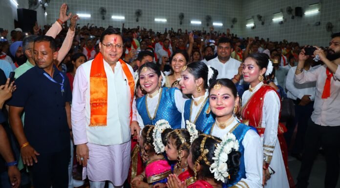 Haridwar:-ऋषिकुल आयुर्वेदिक कॉलेज ऑडिटोरियम में भारतीय मजदूर संघ उत्तराखंड द्वारा आयोजित युवा कार्यकर्ता सम्मेलन एवं संघ के स्वर्णिम सत्तर वर्षों का समापन समारोह कार्यक्रम में शामिल हुए सीएम धामी