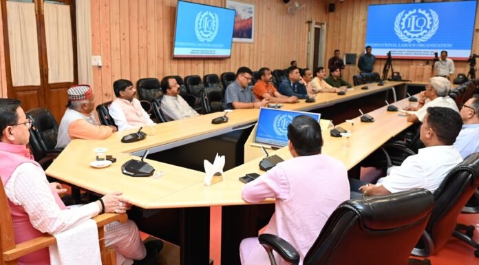 UTTARAKHAND:-मुख्यमंत्री पुष्कर धामी ने मुख्यमंत्री आवास में सुना प्रधानमंत्री नरेंद्र मोदी के ’मन की बात’कार्यक्रम का 123वां संस्करण