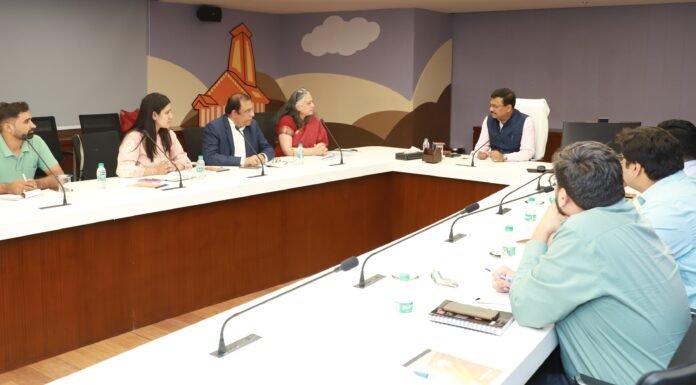 Uttarakhand:-मुख्य सचिव आनन्द बर्द्धन ने राज्य के विकास से जुड़े हुए विभिन्न मुद्दों के संबंध में भारत सरकार के विभिन्न सचिवों से की भेंट