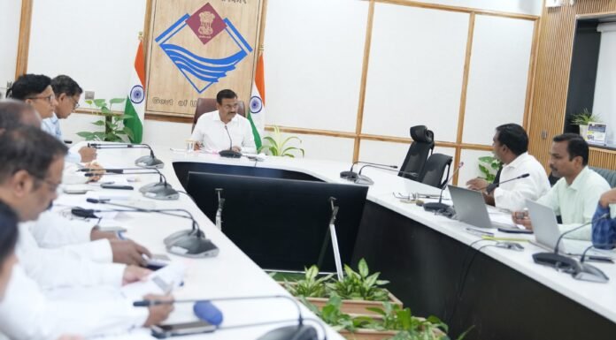 Dehradun:-मुख्य सचिव आनंद बर्धन की अध्यक्षता में हुई मध्य क्षेत्रीय परिषद की बैठक अधिराकियों को निर्देश-केंद्र सरकार द्वारा निर्देशित और अपेक्षित कार्यक्रमों और योजनाओं के क्रियान्वयन में तेजी लाएं