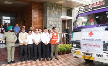 UTTARAKHAND:-राज्यपाल गुरमीत सिंह ने राजभवन परिसर से राज्य के सभी जनपदों के आपदा राहत सामग्री वाहनों को हरी झंडी दिखाकर किया रवाना