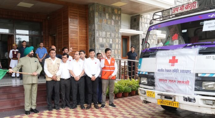 UTTARAKHAND:-राज्यपाल गुरमीत सिंह ने राजभवन परिसर से राज्य के सभी जनपदों के आपदा राहत सामग्री वाहनों को हरी झंडी दिखाकर किया रवाना