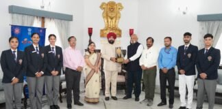 Dehradun:-नई दिल्ली में गणतंत्र दिवस परेड 2025 में प्रतिभाग करने वाले राष्ट्रीय सेवा योजना के स्वयंसेवकों ने राज्यपाल गुरमीत सिंह से की मुलाकात